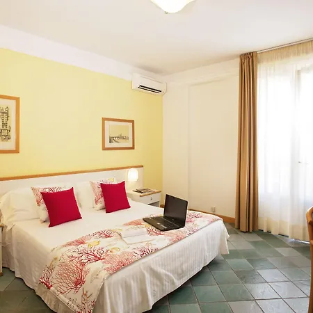 L'approdo 호텔 카스틸리오네 델라 페스카이아