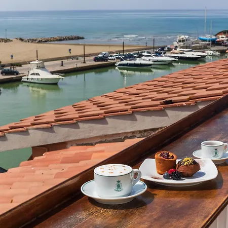 Отель L'approdo 4*