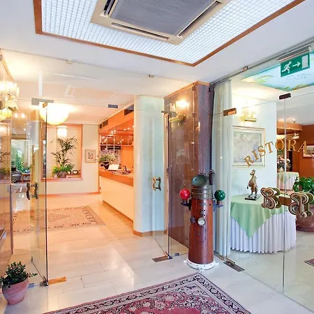 阿波罗大酒店 酒店 卡斯蒂里昂纳·德拉佩